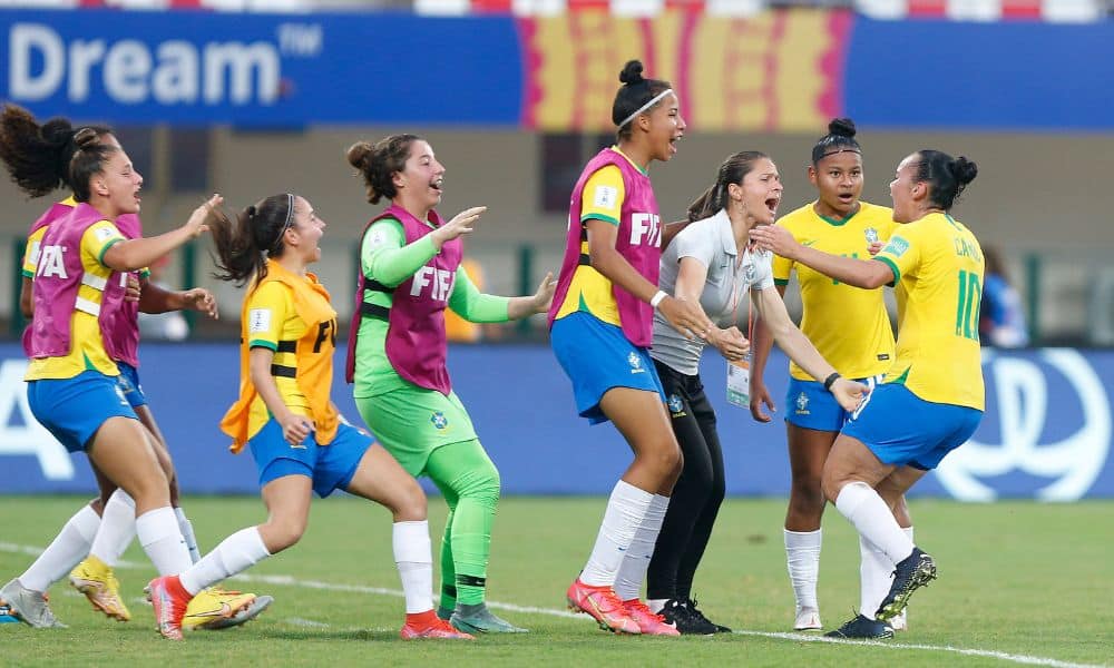 Banco do Brasil comemora gol contra os Estados Unidos (EUA)