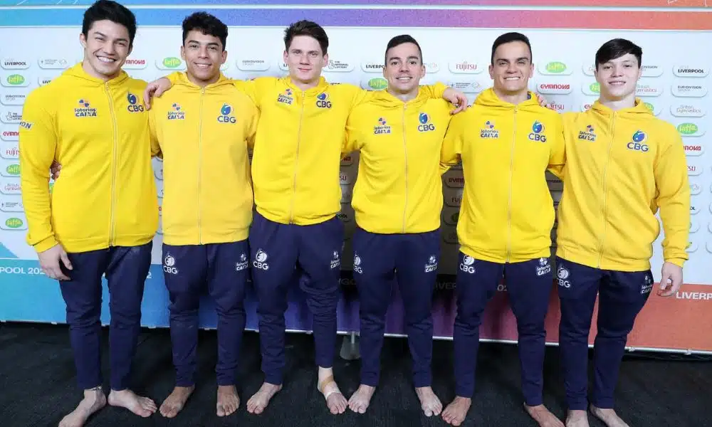 Equipe masculina do Brasil no Mundial posa para foto