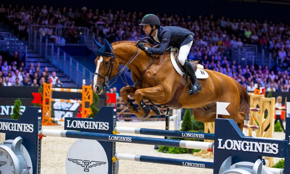 Marlon Zanotelli em sua montaria salta sobre obstáculo Troféu Genebra Prêmio Brasil Olímpico