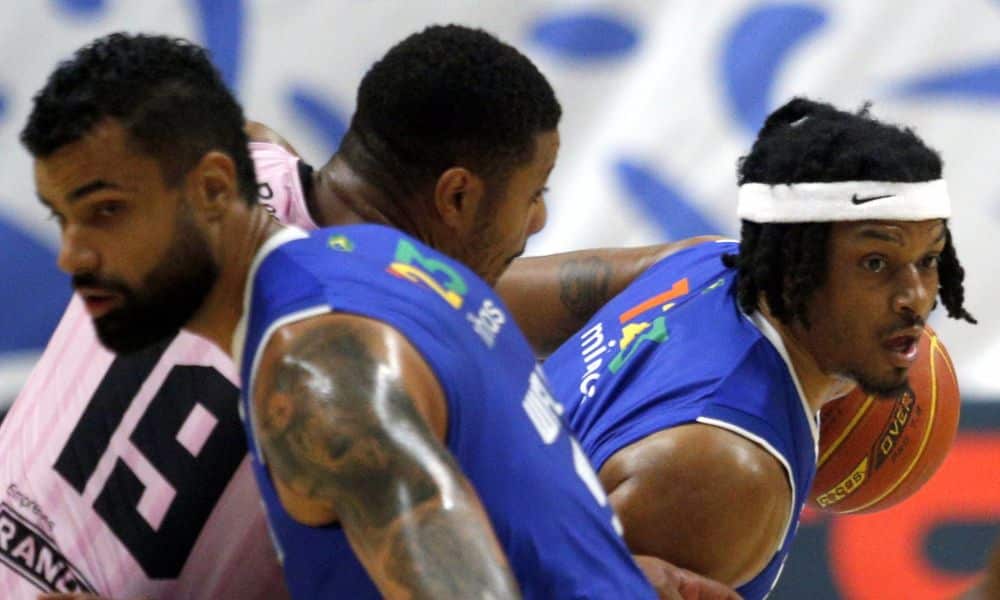 NBB: Lance do jogo entre Minas e Caxias