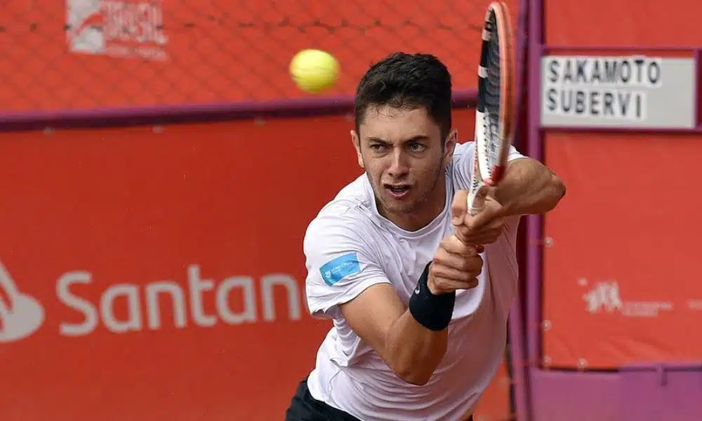 Challenger de Campinas: Matheus Pucinelli olha para a bola e se prepara para devolução