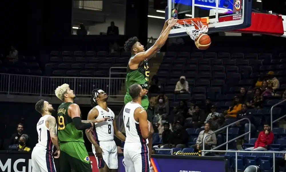 Brasil volta a jogar bem e atropela Estados Unidos EUA nas Eliminatórias da Copa do Mundo de basquete