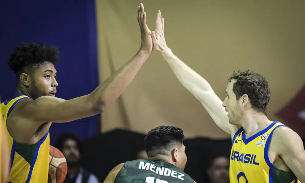 Caboclo e Huertas Brasil x México Eliminatórias para a Copa do Mundo de basquete