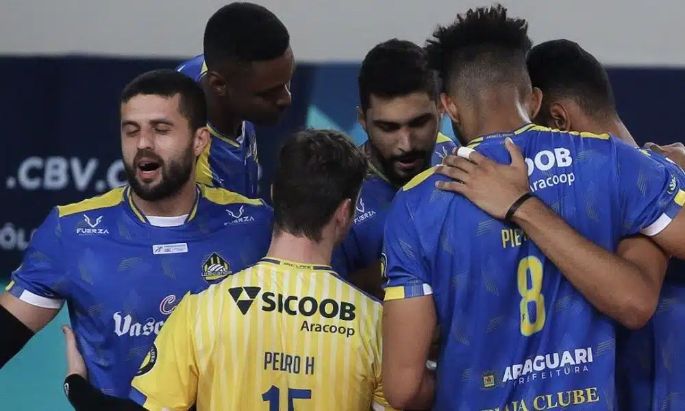 De virada, Araguari conquista terceira vitória na Superliga / São josé