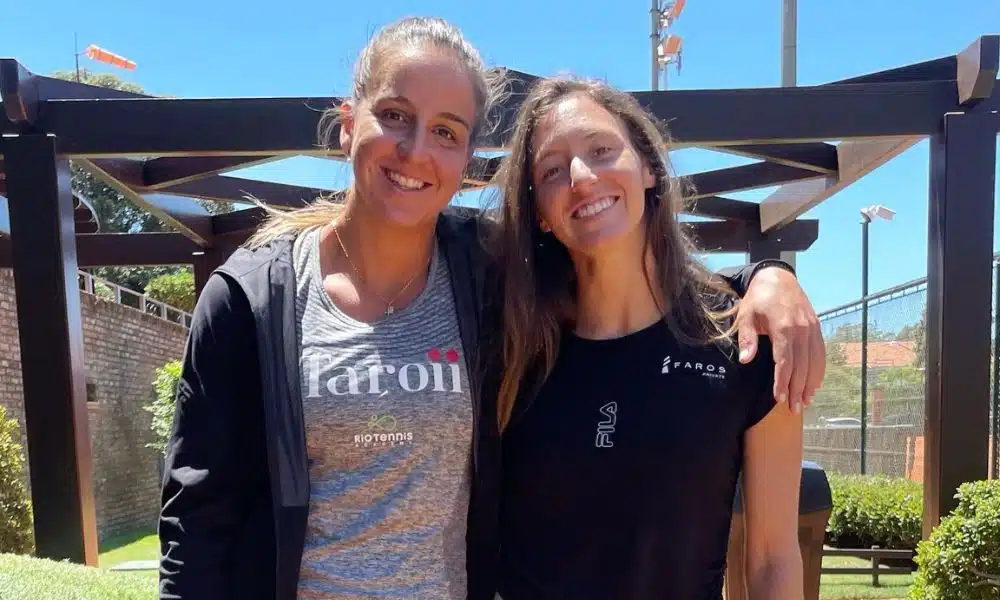 Ingrid Martins e Luisa Stefani posam para foto