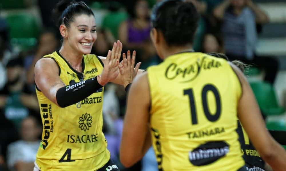 Superliga: Praia x Minas - Claudinha comemora ponto do Praia