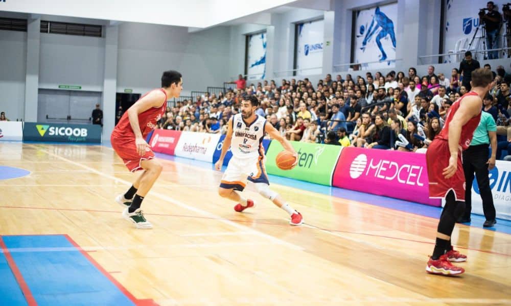 NBB: Lance do jogo entre Paulistano e Unifacisaa