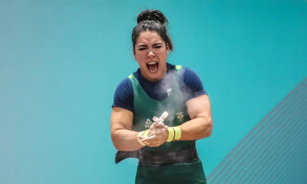 Amanda Schott iguala três recordes brasileiros no Mundial de Levantamento de Pesos