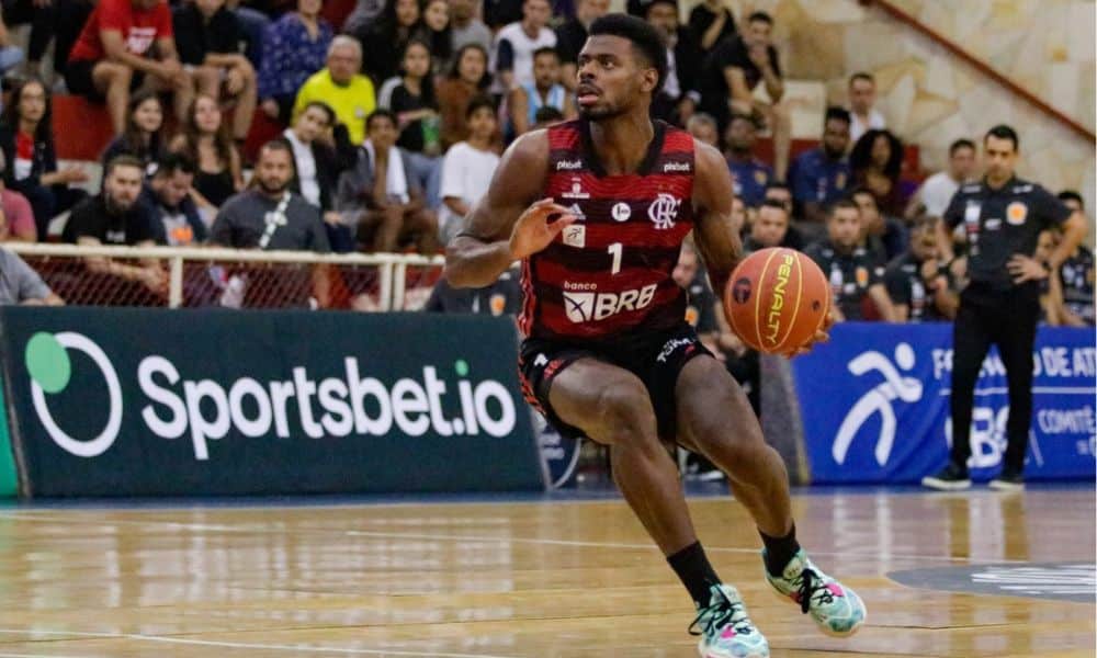 Flamengo domina São José e mantem sequência no NBB