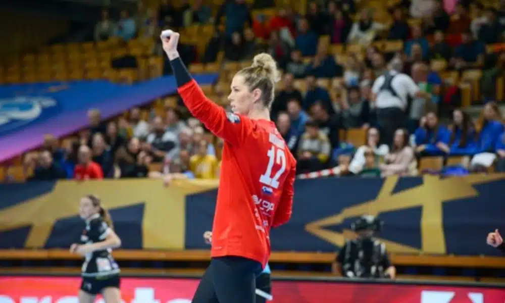 Krim Mercator na Champions League - Babi ergue braço para comemorar uma defesa