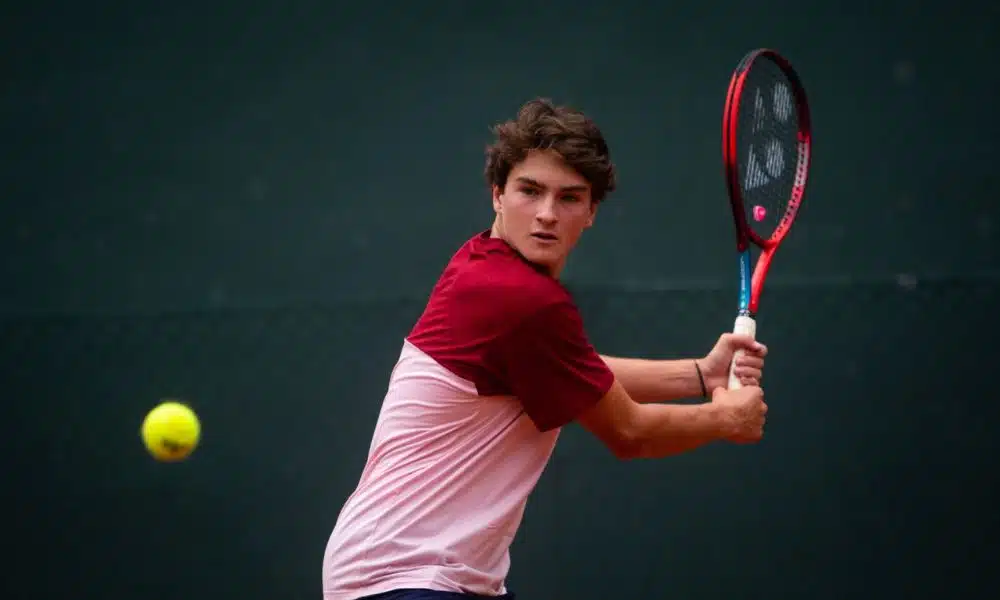 MEB Cup - João Fonseca faz devolução de backhande Australian Open Juvenil
