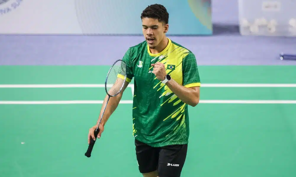 El Salvador - Jonathan Matias ergue o braço para comemorar ponto no badminton