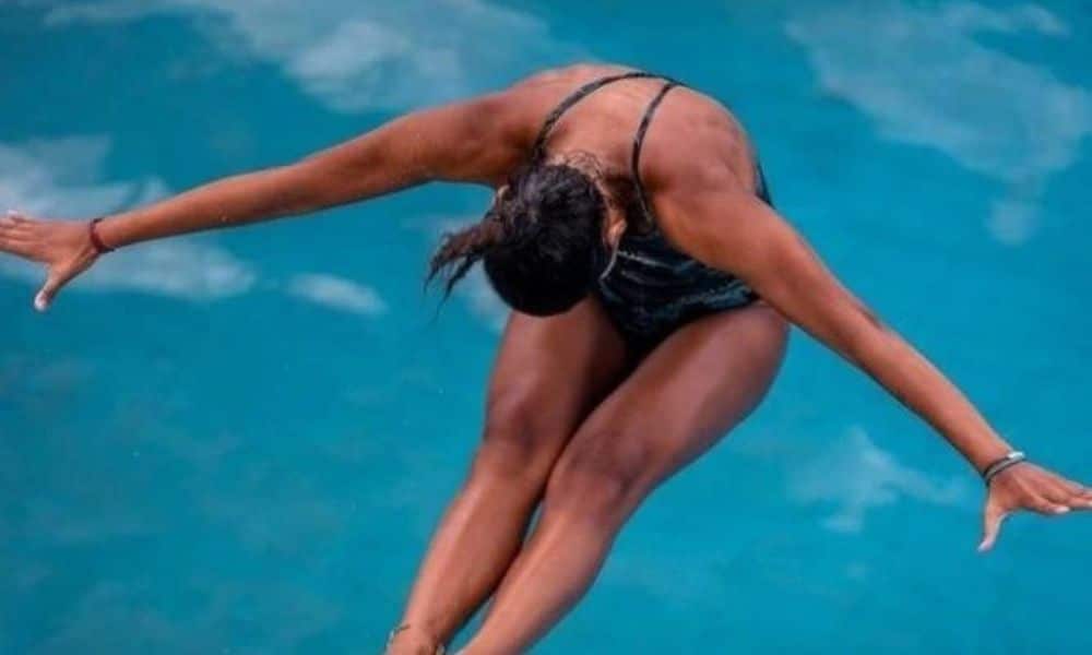 Kayllane Reis faz salto na posição carpada