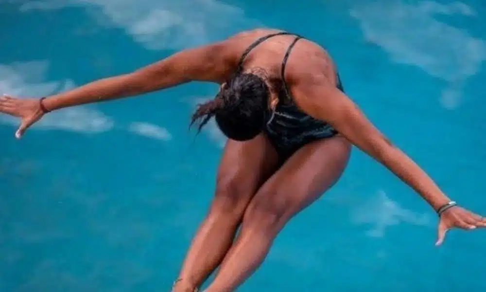 Kayllane Reis faz salto na posição carpada