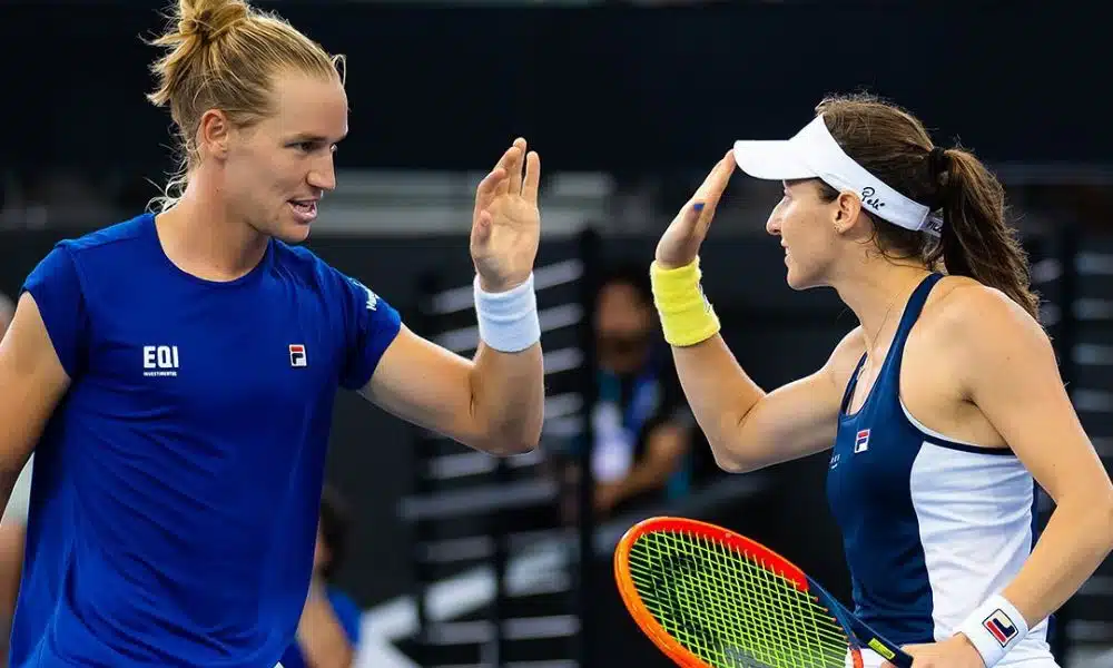 United Cup - Brasil x Itália - Rafa Matos e Luisa Stefani comemoram um ponto contra a dupla italiana