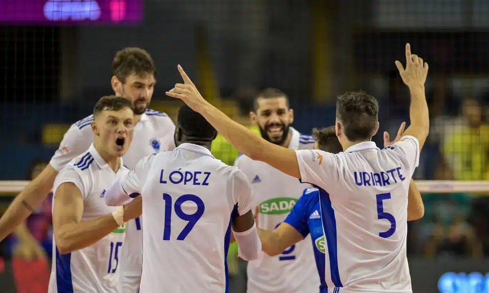 Sada Cruzeiro X Vôlei Renata - Mundial de clubes - Jogadores do cruzeiro comemoram ponto