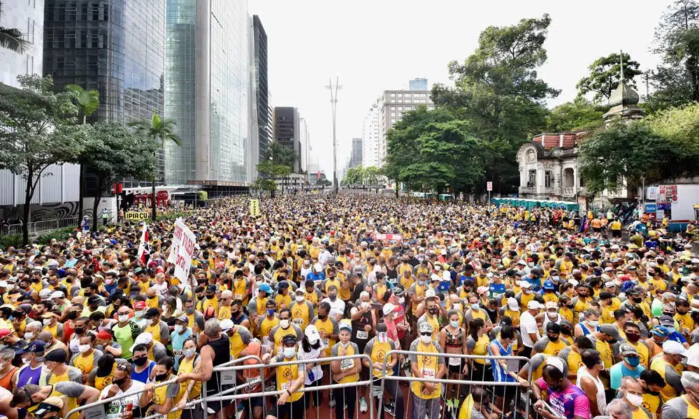 São Silvestre - corredores aglomerados antes da largada da prova de 2021
