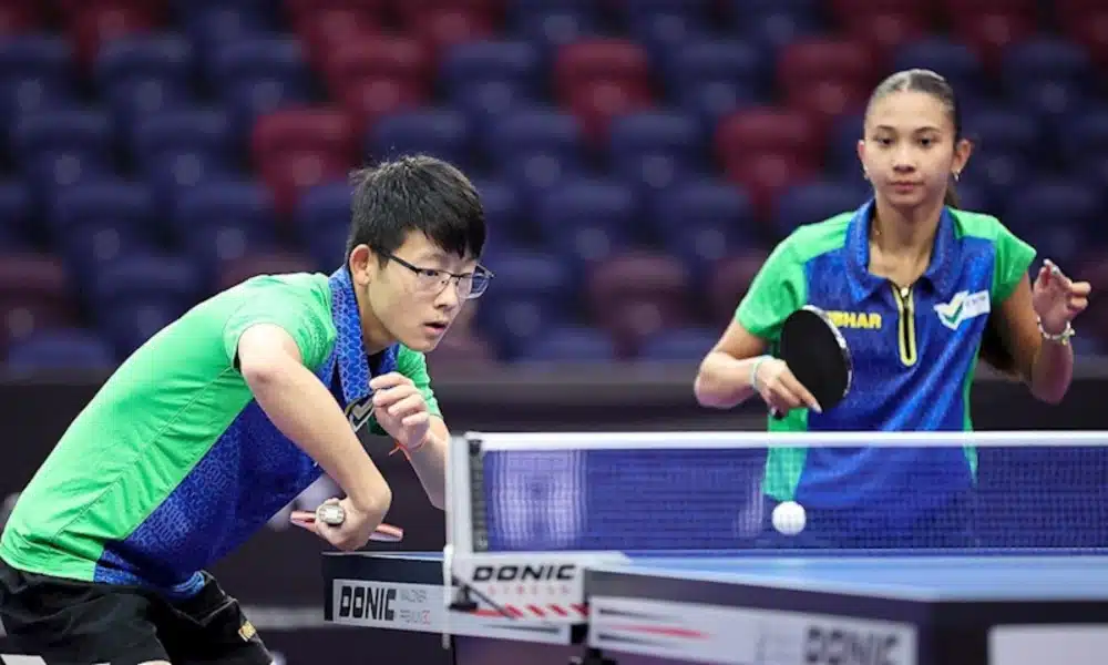 Mundial de Jovens de tênis de mesa - Leonardo Izuka e Giulia Takahashi jogando partida de duplas