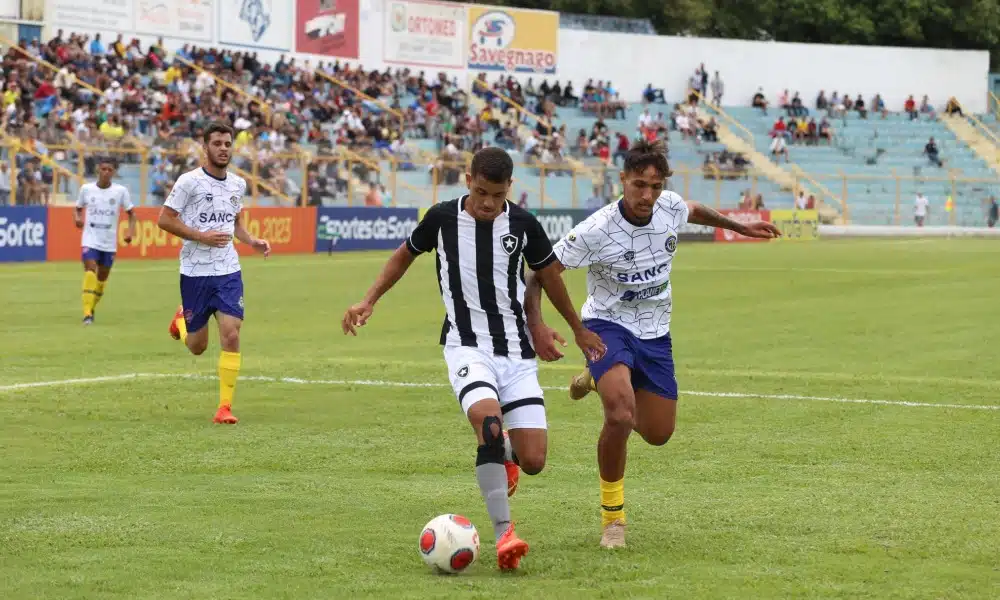 Botafogo vence São Carlos e garante classificação na Copinha