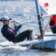 Gabriella Kidd competindo na laser radial (ILCA 6)