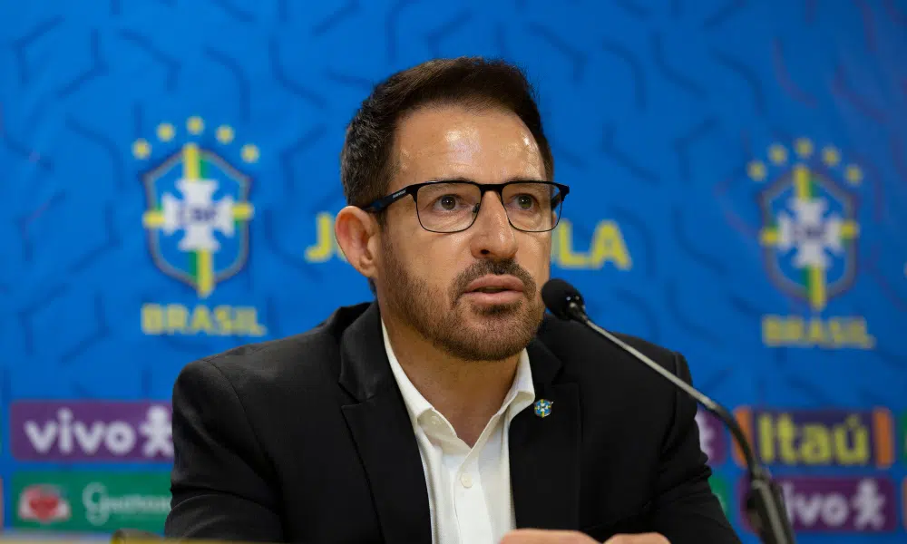 Ramon Menezes enquanto convoca a seleção para o Pré-Olímpico