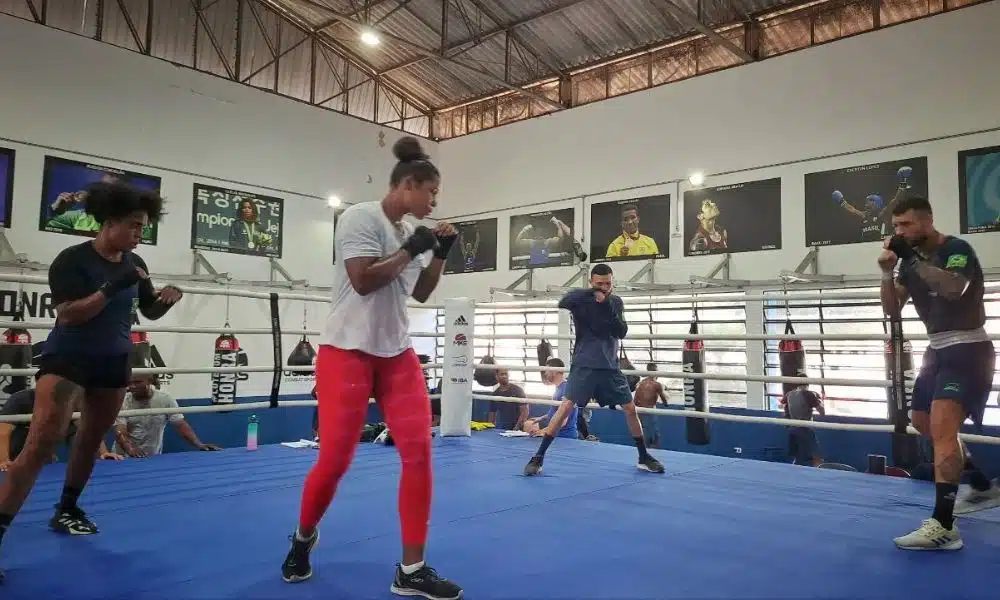 Boxe - Beatriz Soares, Viviane Pereira, Michael Trindade e Ramon Batagello fazem aquecimento no ringue