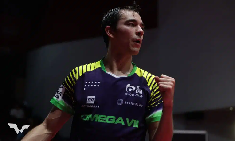 WTT Contender de Doha - Hugo Calderano ergue o braço para comemorar um ponto Grand Smash Singapura