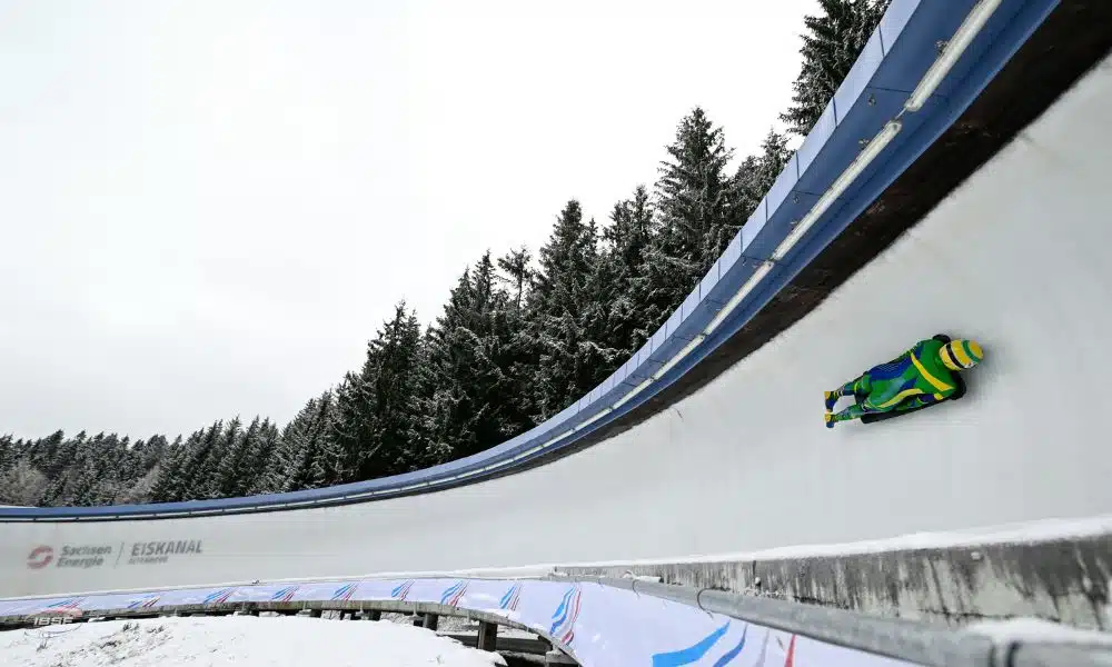 Copa do Mundo de skeleton - Nicole Silveira desliza no gelo com seu trenó