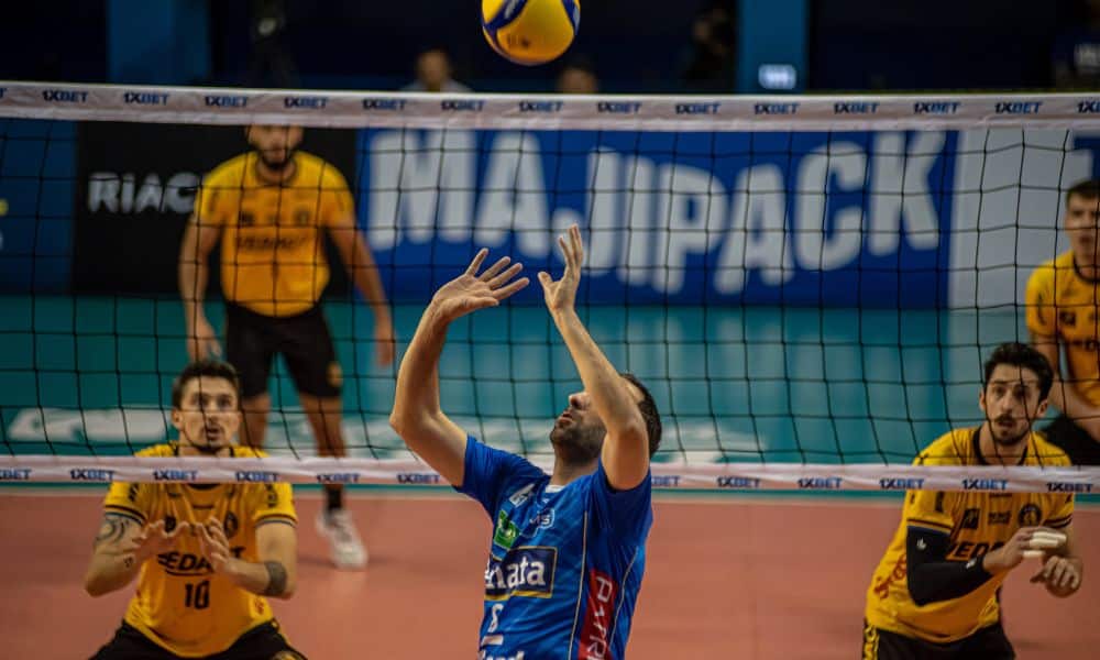 Guarulhos x Vôlei Renata Superliga Masculina de vôlei ao vivo - González faz levantamento