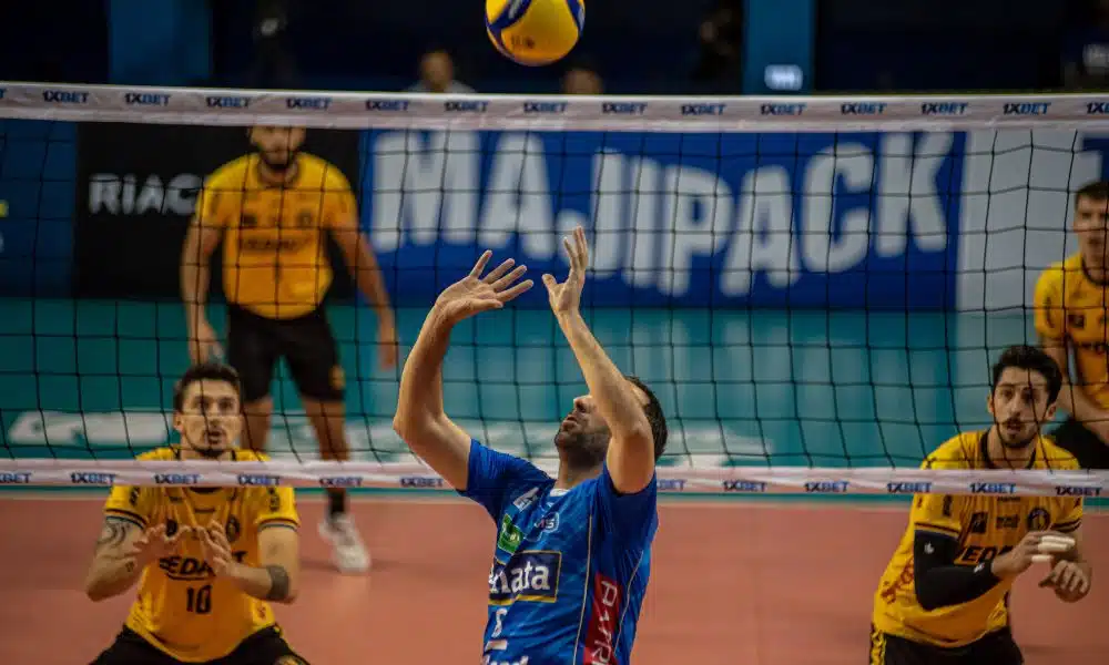 Guarulhos x Vôlei Renata Superliga Masculina de vôlei ao vivo - González faz levantamento