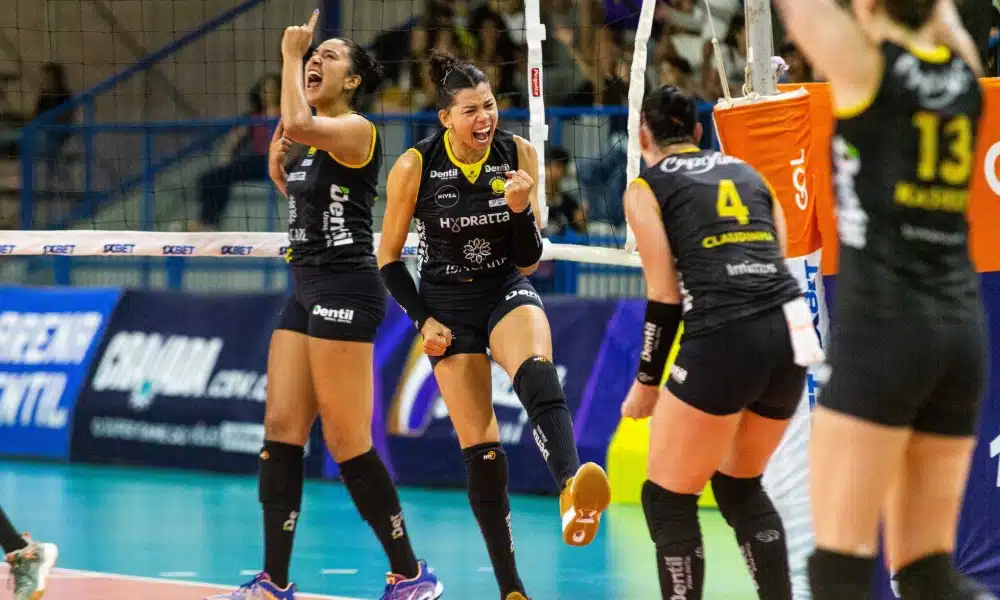 Acompanhe ao vivo Praia Clube x Barueri - Copa Brasil de vôlei