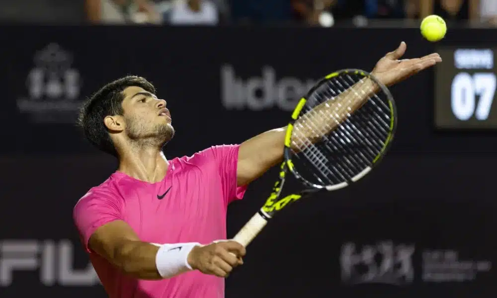 Chuva atrapalha partidas no segundo dia do Rio Open Carlos Alcaraz