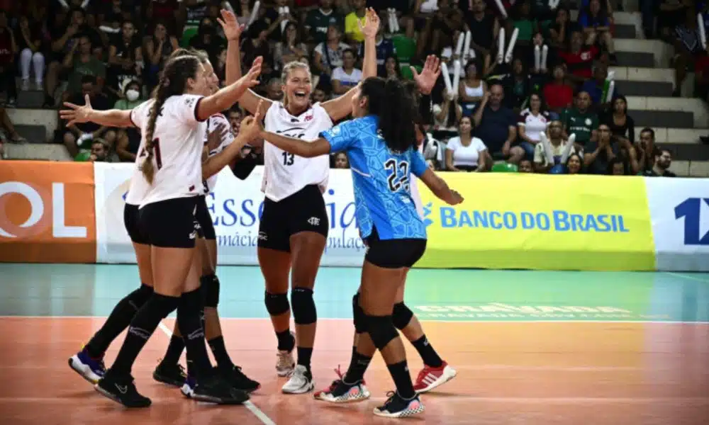 Sesc Flamengo vence Brusque de virada pela Superliga Feminina de Vôlei