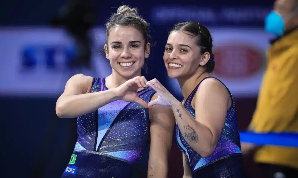 Camilla Gomes e Alice Hellen com seus treinadores na Copa do Mundo de Baku