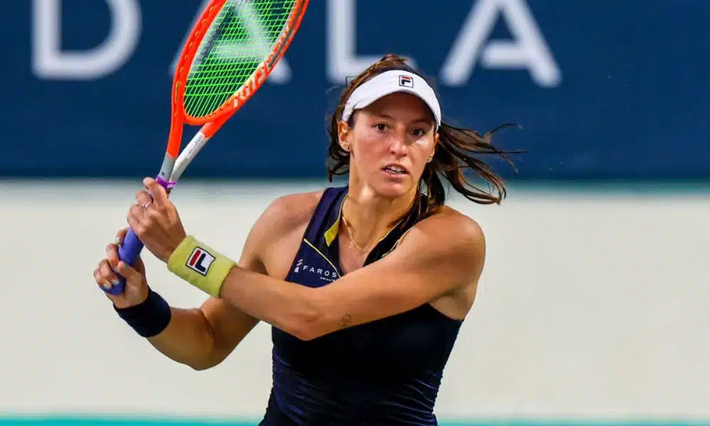 Luisa Stefani no WTA 1000 de Dubai (Foto: Mubalada Abu Dhabi Open / Divulgação)