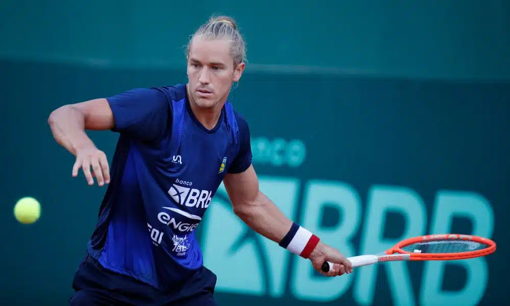 Rafael Matos jogando pelo Brasil contra a China na Copa Davis