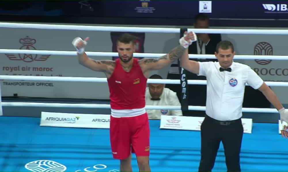 Ramon Batagello no golden belt de marrakech. Árbitro ergue o braço do brasileiro
