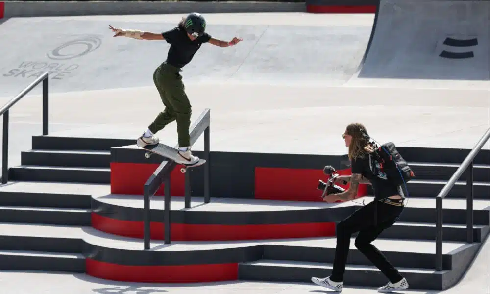 Rayssa Leal, Pâmela Rosa e Gabriela Mazetto no Mundial de Skate - Rayssa faz manobra em corrimão