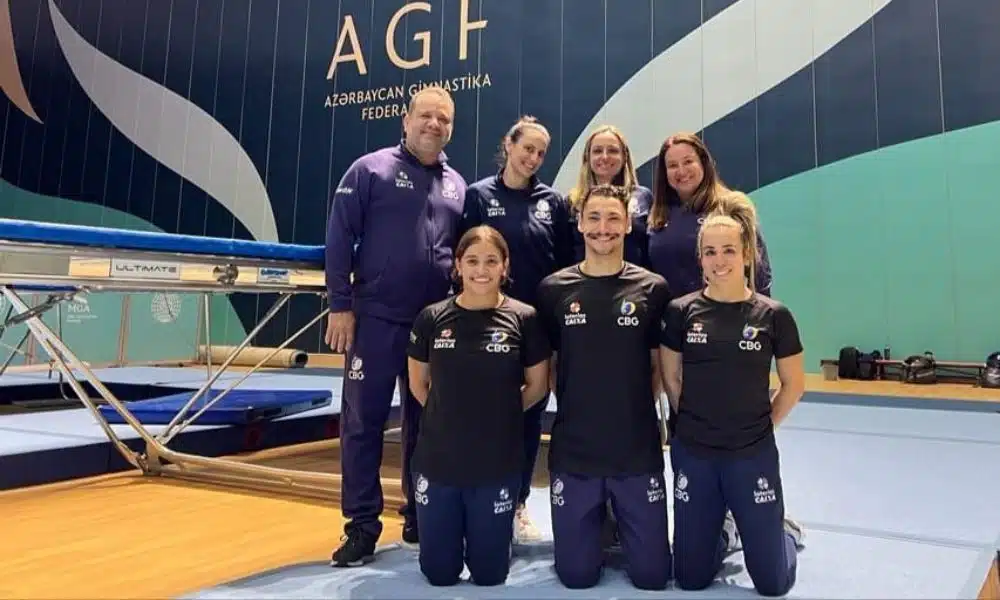 Alice Hellen, Camila Gomes e Rayan Dutra com membros da comissão técnica