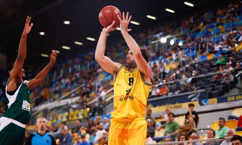 Eurocup Leo Meindl - Vitor Benite arremessa bola pelo Gran Canaria