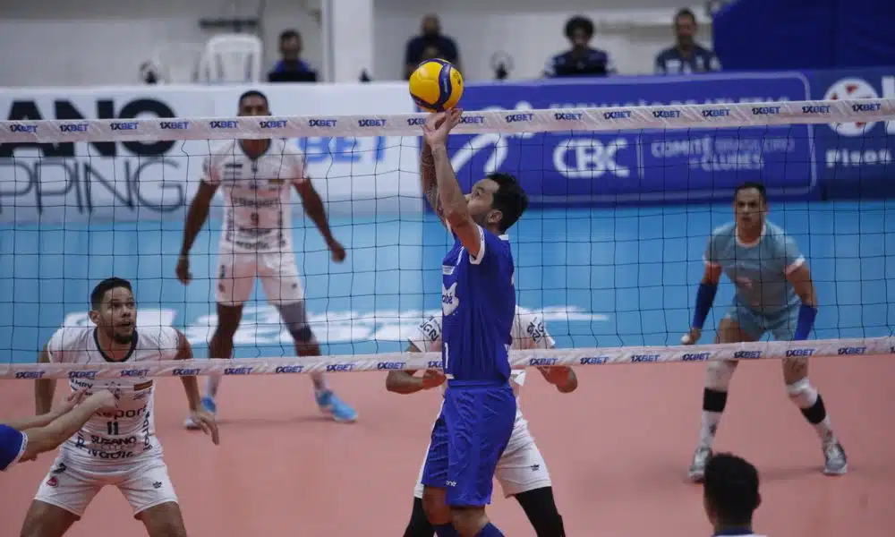 Minas x Suzano na Superliga Masculina de vôlei - William faz levantamento