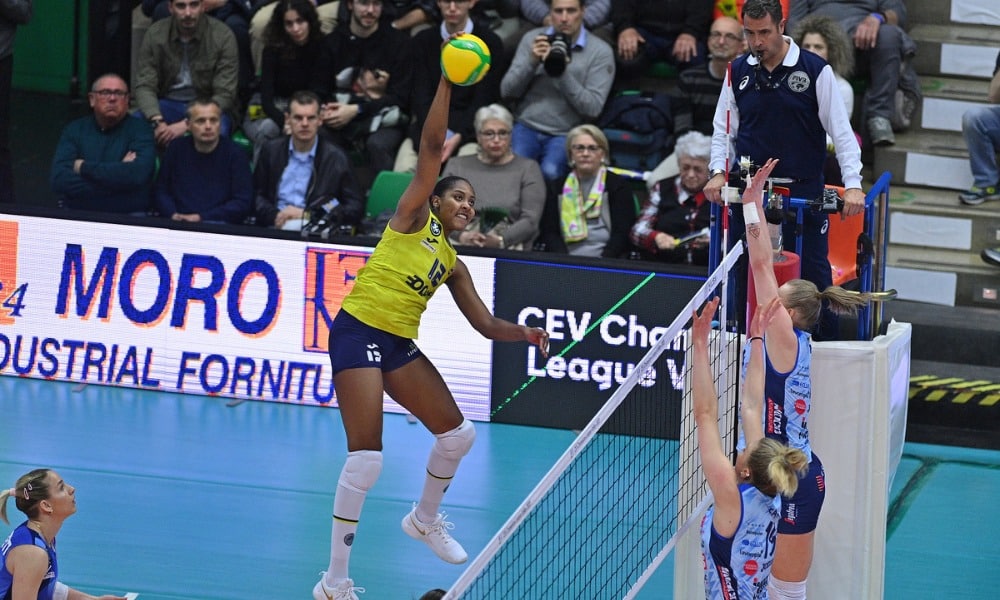 Ana Cristina teve grande atuação na derrota do Fenerbahce contra o Conegliano na Champions League de vôlei feminino Vakifbank