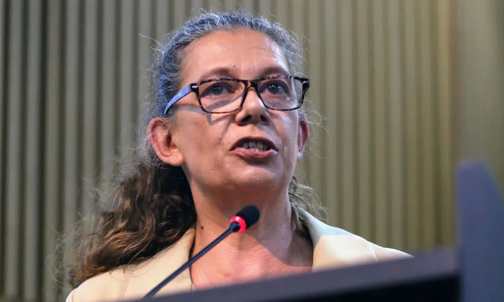Ministra do Esporte Ana Moser anunciando importante mudança no Bolsa Atleta para mulheres durante gravidez