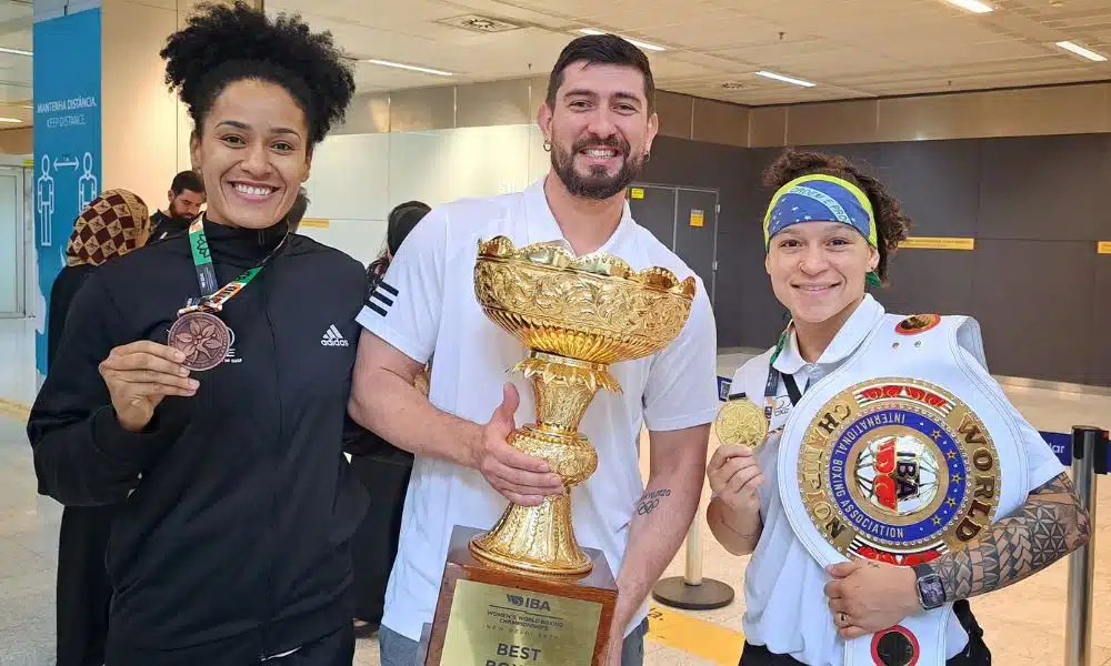 Barbara Santos, Leo Macedo e Bia Ferreira com as conquistas do Mundial