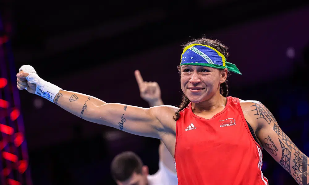 Bia Ferreira com Angie Valdes no Mundial de boxe