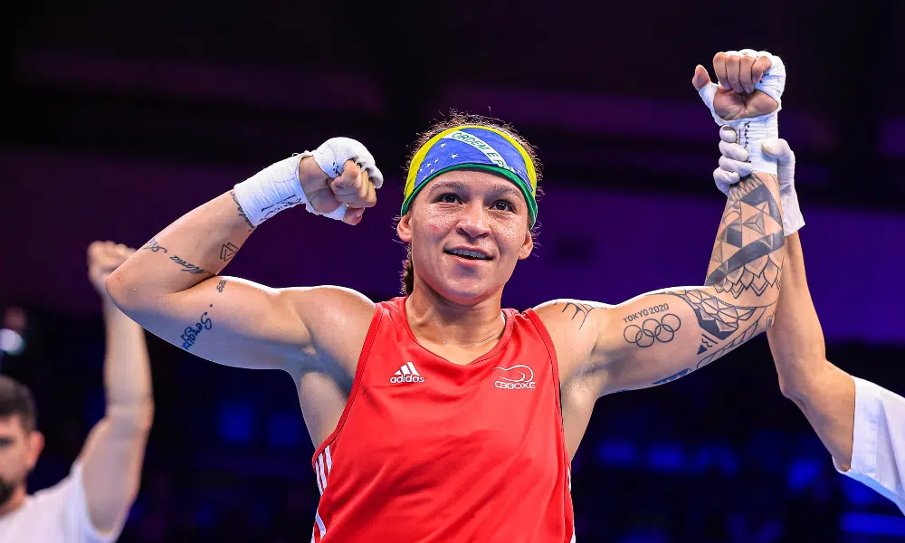 Beatriz Ferreira atropelou e assim avançou à semi do Mundial de boxe feminino
