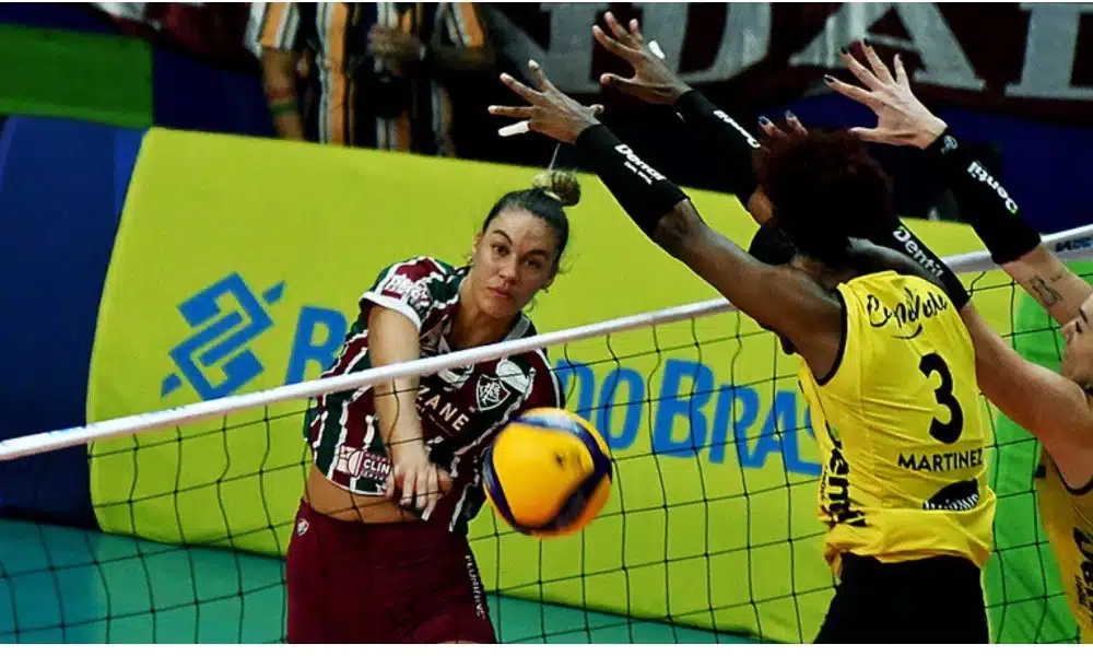 Fluminense perde para Praia Clube e confirma clássico com Sesc Flamengo nos playoffs da Superliga Feminina