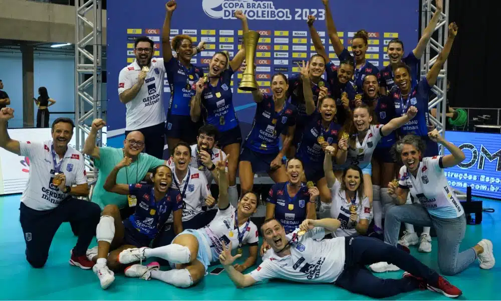 Minas faz 3 a 1 no Praia Clube e fatura Copa Brasil de vôlei