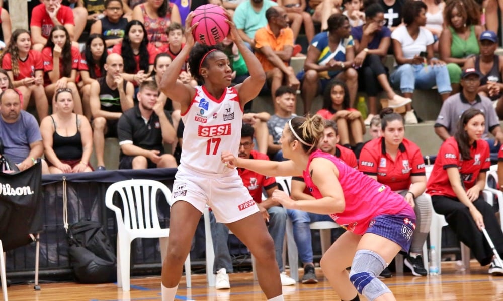 Pela LBF, Sesi Araraquara bate Blumenau com blitz de bolas triplas Liga de Basquete Feminino