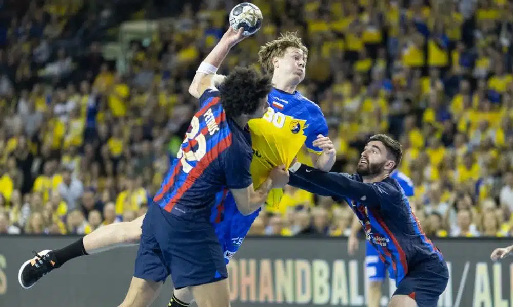 Mas Champions League de handebol masculino. Thiagus Petrus então Barcelona x Kielce. Por fim, Dinamo Bucaresti